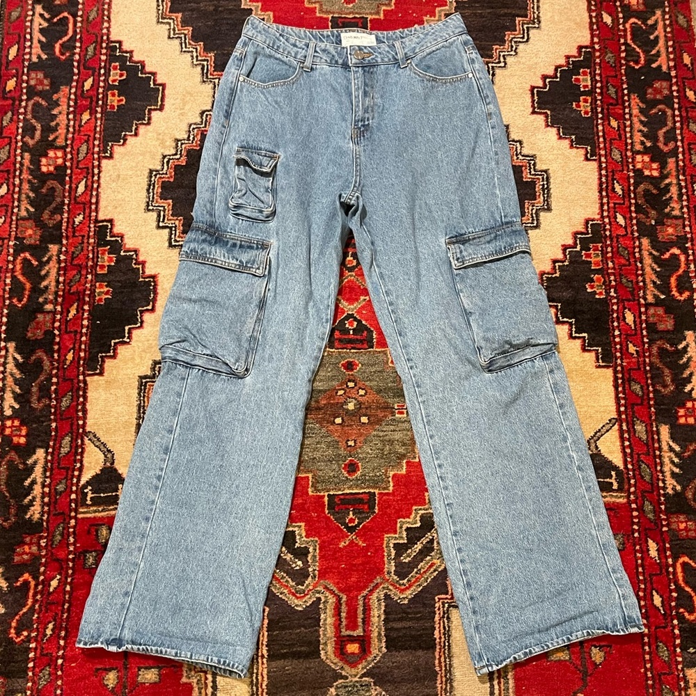 Baggy Cargo-inspired jeans